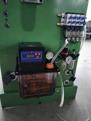 Système servo automatique fonctionnel multi d'axes de la machine trois de ressort de commande numérique par ordinateur rapide