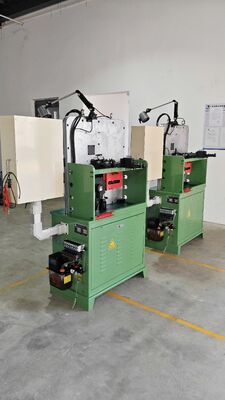 Système servo automatique fonctionnel multi d'axes de la machine trois de ressort de commande numérique par ordinateur rapide