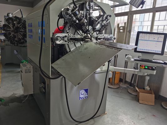 La machine de fabrication de câbles rotatifs sans câble à 12 axes à ressort CNC