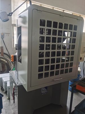 Ressort de commande numérique par ordinateur 5.5KW formant la main facultative de machine et les systèmes 200KG Decoiler
