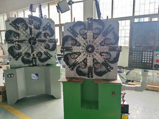 Ressort de commande numérique par ordinateur 5.5KW formant la main facultative de machine et les systèmes 200KG Decoiler