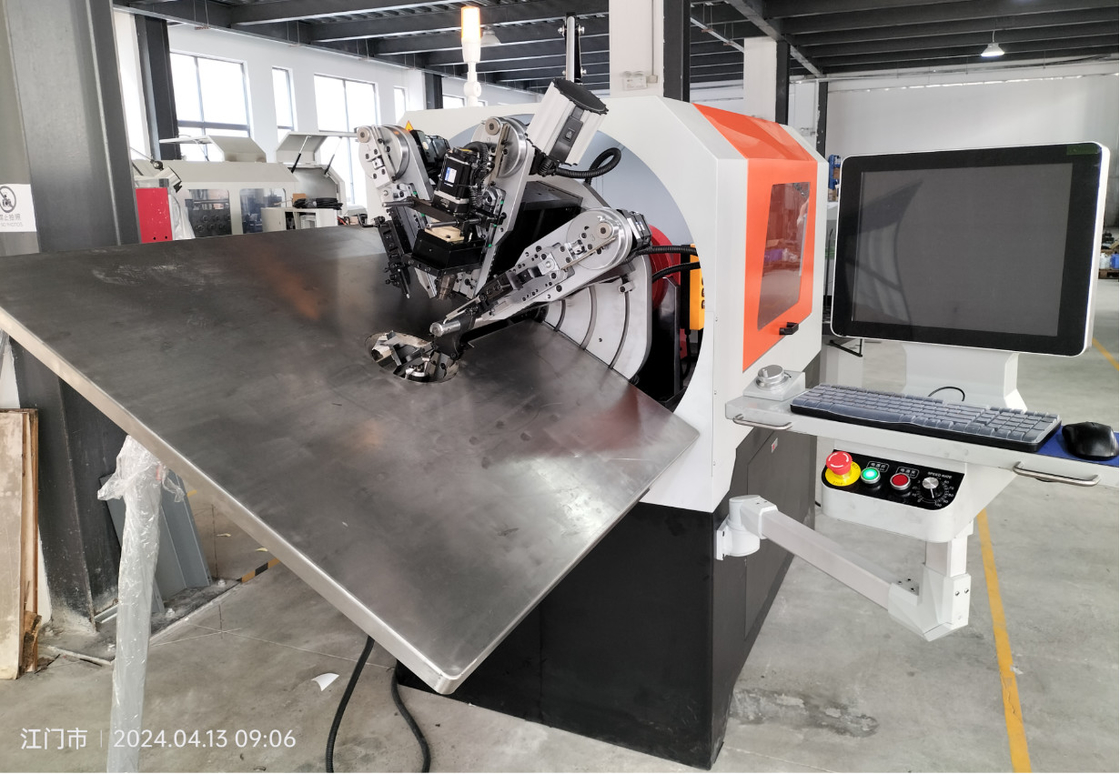 0.3 - 2,5 mm machine à former des fils multifonctionnelle à ressort CNC avec servo-moteur